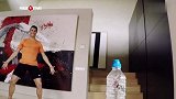 篮球-16年-C罗霸气扔水瓶挑战韦德 韦德骚气豹纹装回应-新闻