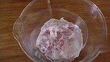 教你做红烧大排，处理猪大排的时候多一步，大排肉更好嚼