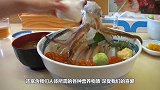 男子切开巨型鱿鱼，发现透明“塑料”管，颠覆了认知！