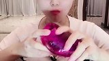 吃冰美女火龙果白菜冰