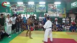 不同流派间的切磋：日本空手道VS泰拳，哪个更胜一筹呢？