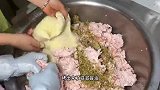 浙江80后小哥在福建泉州烤家乡特色烧饼,1个6块比脸大!