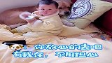 主人要去上厕所，金毛主动看护小主人，太暖心了！