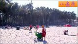 国外恶搞：老头卖椰汁欺骗消费者，结果被壮男教训了