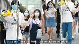 井柏然低调走机场，T恤搭牛仔裤潮范十足，粉丝视角颜值太真实了