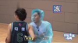 李晨屡次投篮不中气到摔球，全场响起爽朗又无情的嘲笑声！