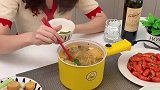 平时真缺不了一个这种小电锅，煮个泡面螺狮粉之类的很方便，煮完直接就能吃，新出的黄色也很好看电煮锅