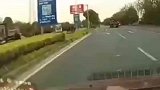 开车出行，不带个洒水车或者消防车