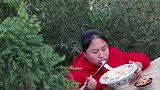 胖妹嘴馋自己做油泼面，手擀面吃起来就是爽，香辣Q弹超过瘾