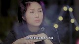 谢娜洗完澡从浴室出来，谁注意她手里抱的贴身衣物，杜江都傻眼