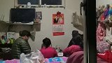 他们一家在吃饭，我却在刷碗，真气人啊！