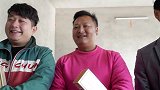 爆笑喜剧：穷小伙上门求亲被丈母娘嫌弃，买车后翻身秒杀竞争者