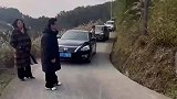 小车够了够了！越野车不够，再往上挪挪