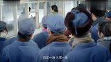 厂长夫人来打菜,食堂阿姨竟故意全撒了,二人直接当众开撕了