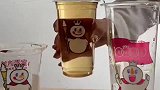 奶茶店中杯大杯小杯对比,确实是有不小的差别的,你更喜欢哪一个