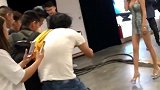 从台上拍到后台休息间，这算是我的铁粉吗