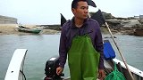 阿烽阿雄两兄弟出海，捕到一条漂亮的飞鱼，今天的海货与众不同