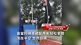 特警新队员训练略显吃力，50岁食堂阿姨轻松拿捏，围观特警惊呆