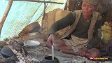尼泊尔高山上的牧民生活，环境破坏严重，煮一餐饭要花好长时间