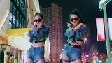 厉害了双胞胎姑娘，夜晚大秀舞姿，竟还穿了条“破”裤子！