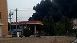 济南棉纺厂厂房突起大火 失火处与加油站油库一墙之隔