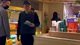 跟老花眼老爸去吃自助餐