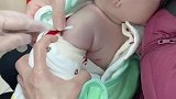 打针不哭，坚强的孩子。