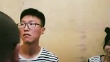 这个大叔的眼光很准，当他说出这句话，美女脸都红了！