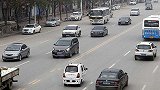 10岁男童高速飙车  母亲发朋友圈称“老司机”