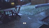 一早醒来，Emilia再次看到下雪，宝宝的反应好可爱