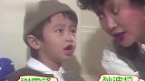 4岁谢霆锋与狄波拉珍贵视频，小谢霆锋奶声奶气教妈妈吃香蕉