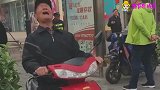 湖南湘西大爷：大爷这是受到了什么刺激，在大街上深情地歌唱