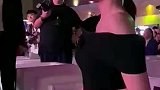 秦岚苦恋黄晓明四年，甘愿为他赔偿千万违约金，他却选了baby