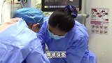 4岁女孩腹痛哭闹不止，胃里竟取出大团头发，医生：要多关心孩子