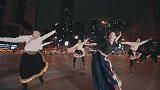 半夜去街上跳民族舞，看看路人什么反应！