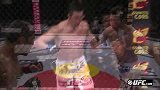 UFC-13年-本周最佳KO：林炫奎闪电膝盖重击 吉马良斯不支倒地（12月31日）-精华
