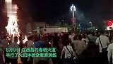 凉山彝族火把节将“回归”：市民已点燃火堆，手拉手跳起达体舞