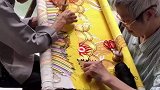 两位高龄奶奶用765天，复原清代龙袍