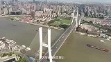 世界上最难修的公路，2万中国人修了十几年，建成后堪称世纪工程