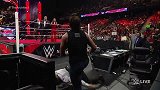 WWE-15年-RAW第1145期：DA大闹擂台 罗林斯偷师名门攻击将其击倒-花絮