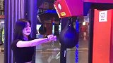 小姐姐，能帮我拧瓶盖