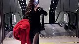 高挑美女爱自拍，这身材也太哇塞了！
