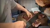 带你一览香港烧腊档，正宗烤乳猪一刀切两半