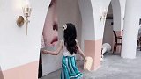 小女孩的打扮，看起来特别有气质