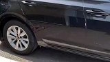 男子刚买几天的新车，蹭了一下找4S店，说不修会生锈