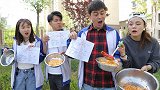 大厨打饭区别对待，学渣0分有鸡腿，学霸100分却没有