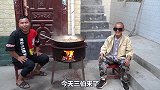 三伯来南南家做客，南南做豪华大餐招待，三伯吃得好过瘾！