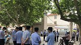 西安一学校校园内发生车祸 小学生课间上厕所时被撞