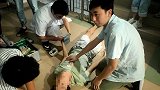 医学院一学生突然晕倒心脏骤停 同学老师教科书式施救转危为安