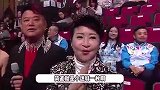 73岁狄波拉追星40岁歌手，激动比心秒变迷妹，现场捐款做慈善